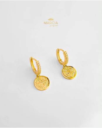 Aretes San Benito Dorados – Protección con Estilo | Kechic
